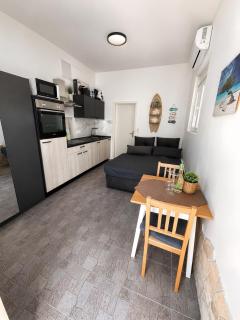 Cozy Studio Apartment Near Beach - 7