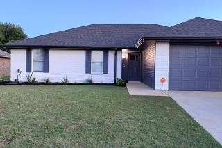 Luxurious 4BR Retreat | 10 Minutes from Fort Hood - 4