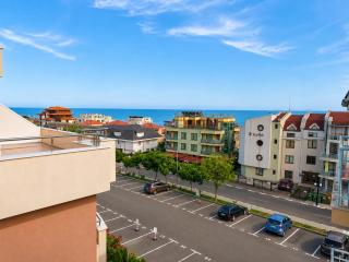 Informat 1 - Pool and SeaView - Top Location - 0