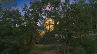 Midnight Skies Luxury 5BR - Hot Tub & Mountain Views - 1
