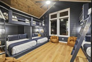 Midnight Skies Luxury 5BR - Hot Tub & Mountain Views - 8