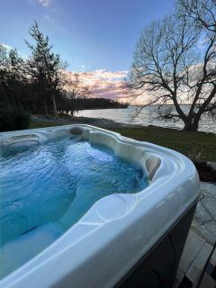4 Guest Suite with Waterfront Views at Fancie's PEC - Suite 2 - 6
