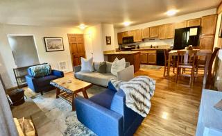 Cozy Condo for 4 w Hot Tub & Pool Walk to Village - 1