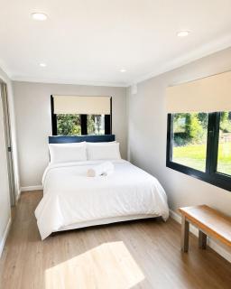 Modern 2 Bed Luxury Cabin Private Gated Estate - 8