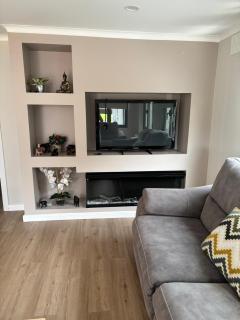 Modern 2 Bed Luxury Cabin Private Gated Estate - 6