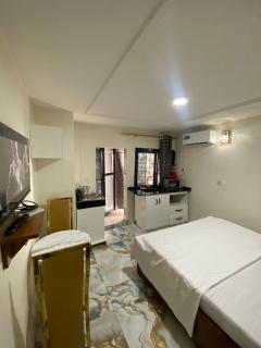 Chambre climatisée au goudron à Yaoundé Nsimeyong 100m du collège Vogt,50m super marché DOVV, WIFI haut débit gratuit 13 R&B - 0