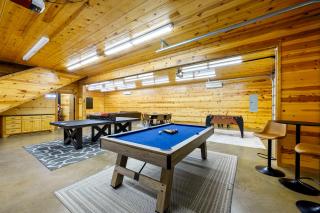Heated Pool, 7 Bedroom Cabin, 6,000 Square Feet, Arcade! - 3