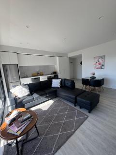 2 Bedrooms apprtmt Plus Underground Parking in CBD - 7