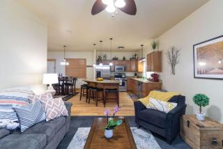 Beautifully Updated PC condo w Pool, Hot Tub, Gym! - 8