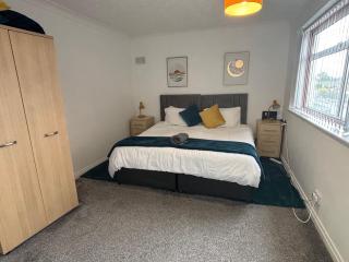 Hilltop Place Suites 3 Bedrooms 4 beds for CONTRACTORS with FREE PARKING FOR VANS - Doncaster - 1