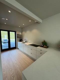Bright and airy new house - 4