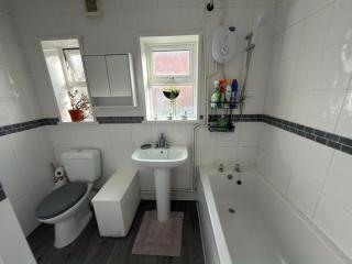 Cardiff Central Spacious 1BR Ground Floor Flat With Garden - 6