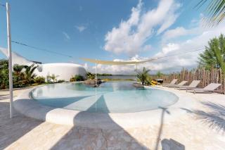 Shark Studio Retreat at Swan Villas - Gold Standard Certified - 9
