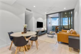 Luxurious 2 Bed Apartment with Pool Sauna and Gym - 4