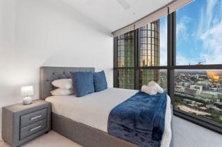 Luxurious 2 Bed Apartment with Pool Sauna and Gym - 2