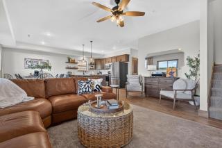 Branson 4BR Retreat w pools, pickleball and view - 8