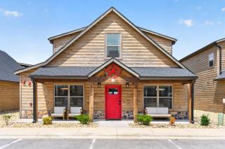 Branson 4BR Retreat w pools, pickleball and view - 5