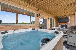 Branson 4BR Retreat w pools, pickleball and view - 0
