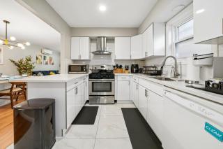 Spacious Modern 3BR2BA Free Parking Near NYC - 6