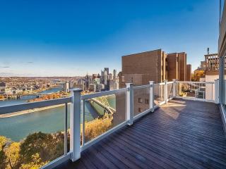 Luxury Living and Skyline Views at our Grandview Retreat - 7