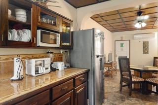 Sunset King Suite at Hummingbird Home Suites Gold Standard Certified - 5