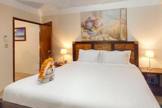 Sunrise King Suite at Hummingbird Home Suites Gold Standard Certified - 6