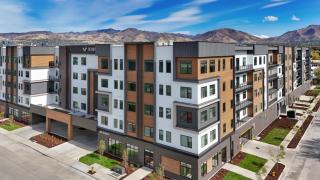 Landing Beautiful 1BD Pool Courtyard - 5