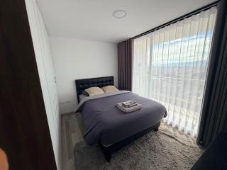 Amplio apartamento con vista a Quito - 2 parqueos - 4