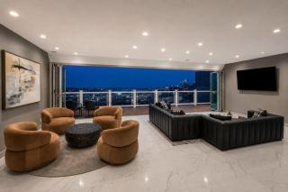 Luxury Living and Skyline Views at our Grandview Retreat - 5