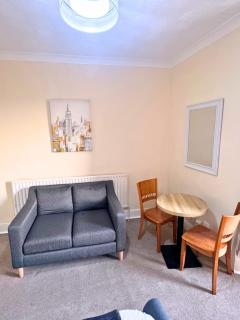 Chatham Home for 4 contractor friendly & travellers - 9