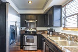 Spacious Austin Retreat 3BR Pool Views - 3