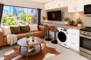 Stylish West End 1BR with 2 Queen Beds - 3