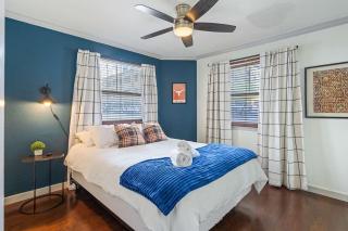 Spacious Austin Retreat 3BR Pool Views - 7