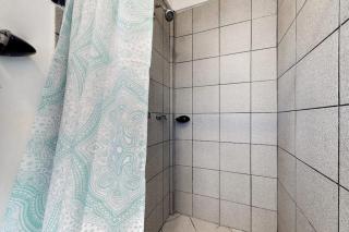 Charming Suite with WiFi AC Shared Pool Grill Area & Rooftop Deck - 3