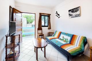 Island Paradise Suite with WiFi Partial AC & Pool Rooftop Patio & BBQ Area - 9