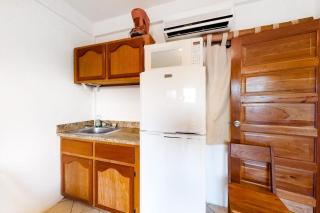 Cozy Suite for Two with WiFi AC Shared Pool Grill & Sunsets from the Rooftop - 4