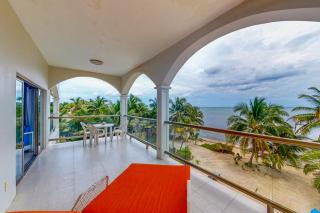 Oceanfront apartment on the beach with great ocean views pool WiFi & AC - 3