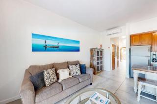New oceanfront condo w shared pool dock two kayaks partial AC strong WiFi - 1