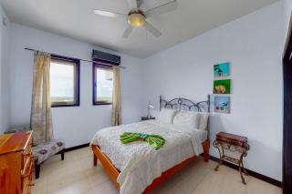 Beachfront condo with ocean views WiFi partial AC & shared pool dock kayaks - 3