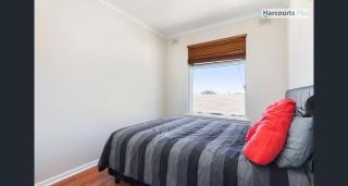 Beach Base Steps from Henley Square - 7