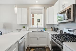 Elegant Oasis 2 bed 2 bath Near Downtown and United Center - 2