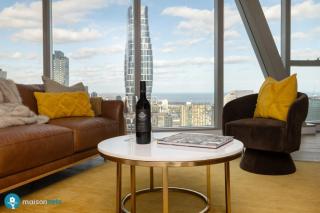 Panoramic Views Pool Parking and Prestige Living - 9
