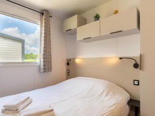 Comfortable caravan in a green setting - 6