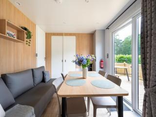 Comfortable caravan in a green setting - 4