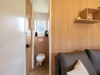Nature-Rich Caravan Retreat for 6 - 4