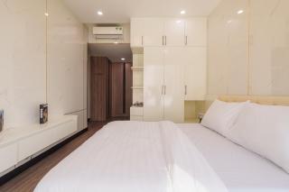 Luxury Corner 2BR - Dream Lake & Pool Views - 6