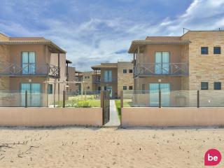 Beachfront Duplex A, por Be My Guest - 9