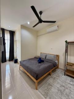 Hikari Nest Homestay - 3 Aircond Bedrooms & Wi-Fi - 5