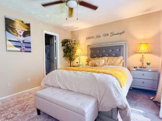 Spacious 2BR Home with Fenced Deck, Office and Arcade - Sleeps 6 - 8