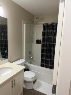 Comfortable Stay Near Calgary Airport and Free Parking - 1